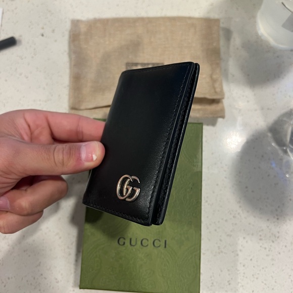 Gucci black card wallet, very slim, and durable. Condition: Like new - Picture 4 of 4